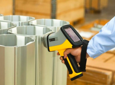 化学溶液と磁石を使用して、ステンレス鋼の留め具の真正性を迅速に識別できますか?